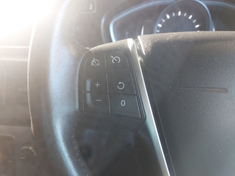 Used Volvo V40 2018 for sale - 77252140: Photo 10