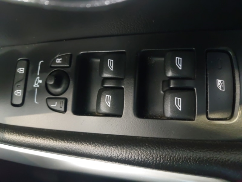 Used Volvo V40 2018 for sale - 77252140: Photo 19