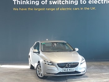 Used Volvo V40 2018 for sale - 77252140: Photo