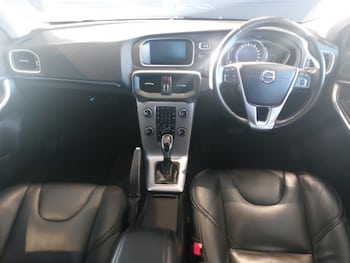 Used Volvo V40 2018 for sale - 77252140: Photo