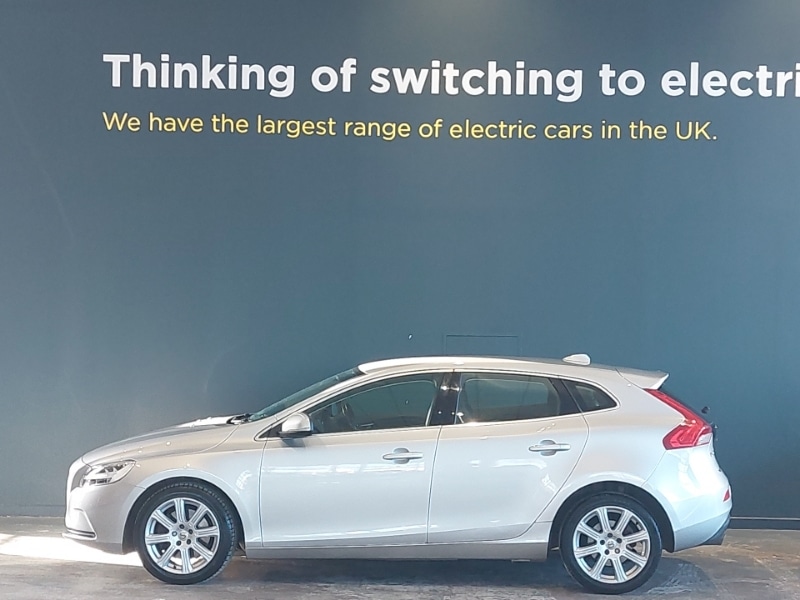 Used Volvo V40 2018 for sale - 77252140: Photo 4