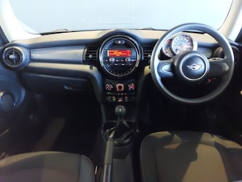 Used MINI Hatch 2018 for sale - 76393111: Photo