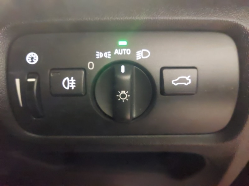 Used Volvo V40 2019 for sale - 76699827: Photo 19