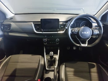Used Kia Stonic 2022 for sale - 76289303: Photo 2