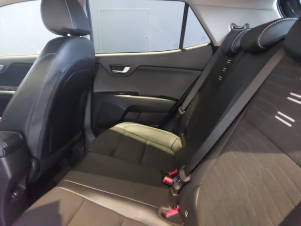 Used Kia Stonic 2022 for sale - 76289303: Photo 6
