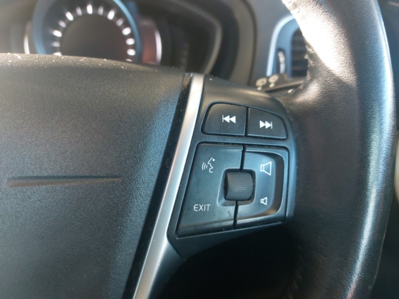 Used Volvo V40 2018 for sale - 77108111: Photo 11