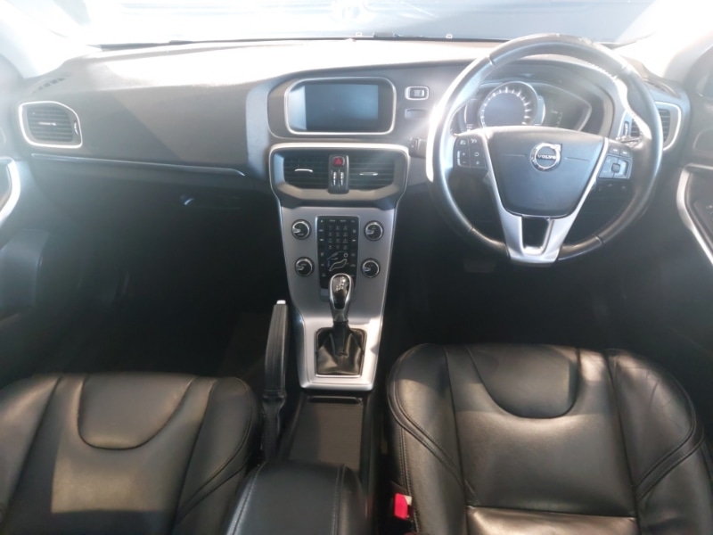 Used Volvo V40 2018 for sale - 77108111: Photo 2