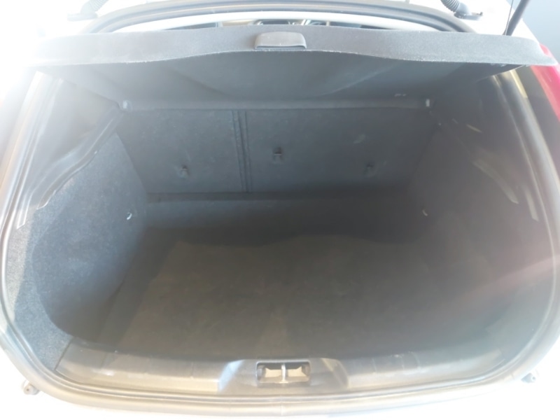 Used Volvo V40 2018 for sale - 77108111: Photo 8