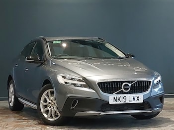 Used Volvo V40 2019 for sale - 76166079: Photo