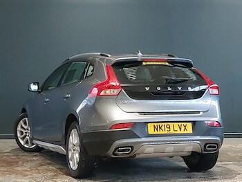Used Volvo V40 2019 for sale - 76166079: Photo