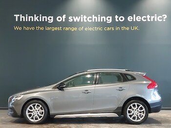 Used Volvo V40 2019 for sale - 76166079: Photo