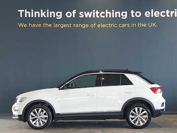 Used Volkswagen T-Roc 2020 for sale - 77987602: Photo