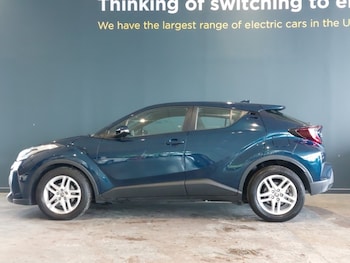 Used Toyota C-HR 2023 for sale - 78647402: Photo