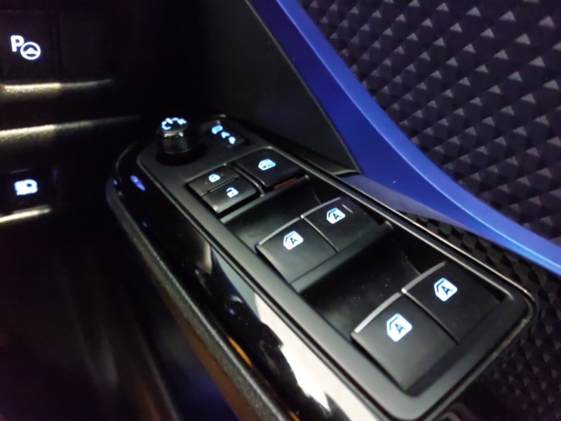 Used Toyota C-HR 2018 for sale - 76403733: Photo 19