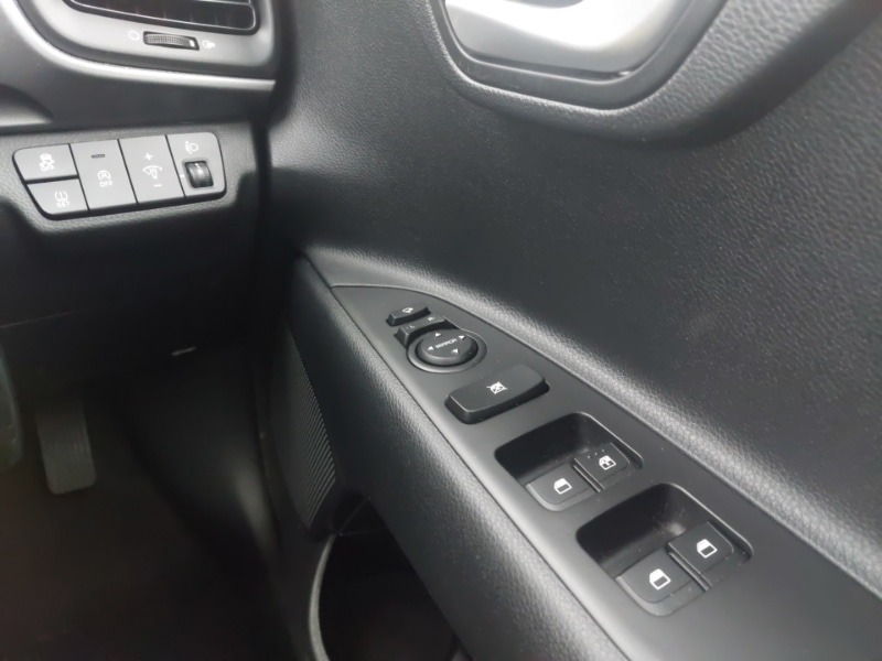 Used Kia Stonic 2023 for sale - 76630711: Photo 12