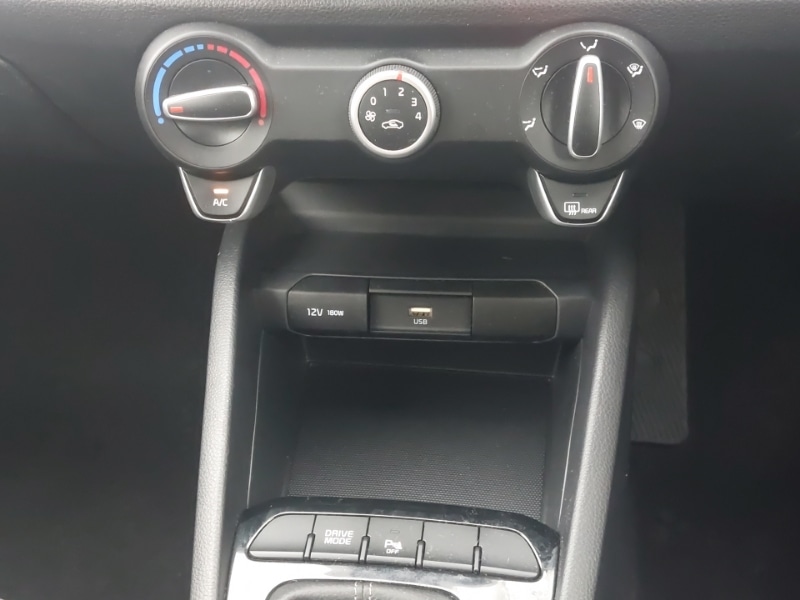 Used Kia Stonic 2023 for sale - 76630711: Photo 15