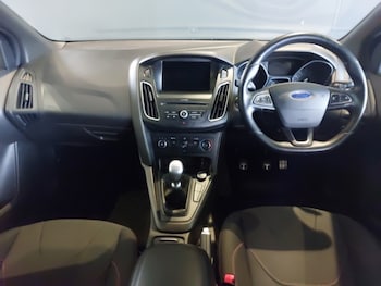 Used Ford Focus 2017 for sale - 76309225: Photo 2