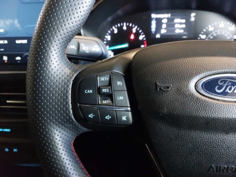 Used Ford Focus 2023 for sale - 76924915: Photo 10