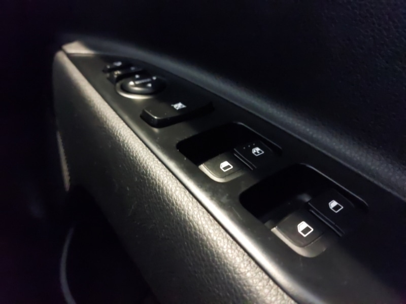 Used Kia Stonic 2023 for sale - 76958922: Photo 18