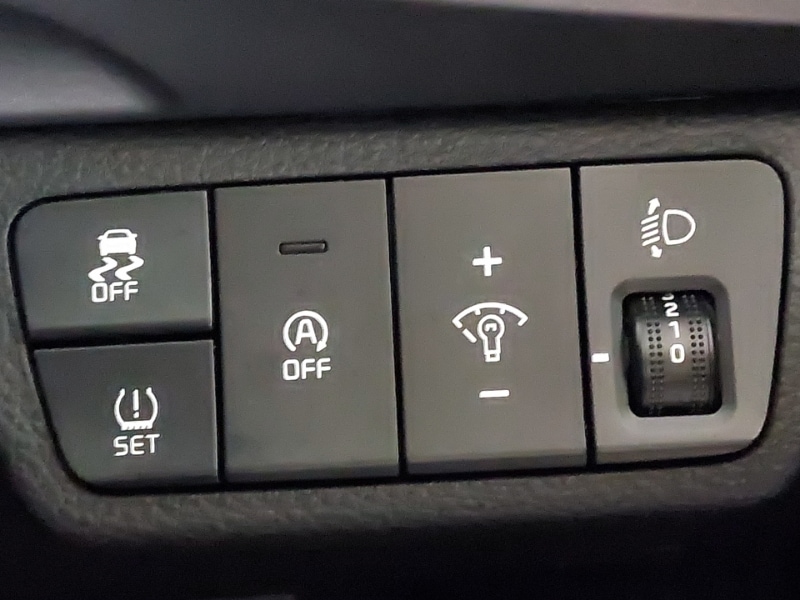 Used Kia Stonic 2023 for sale - 76958922: Photo 19