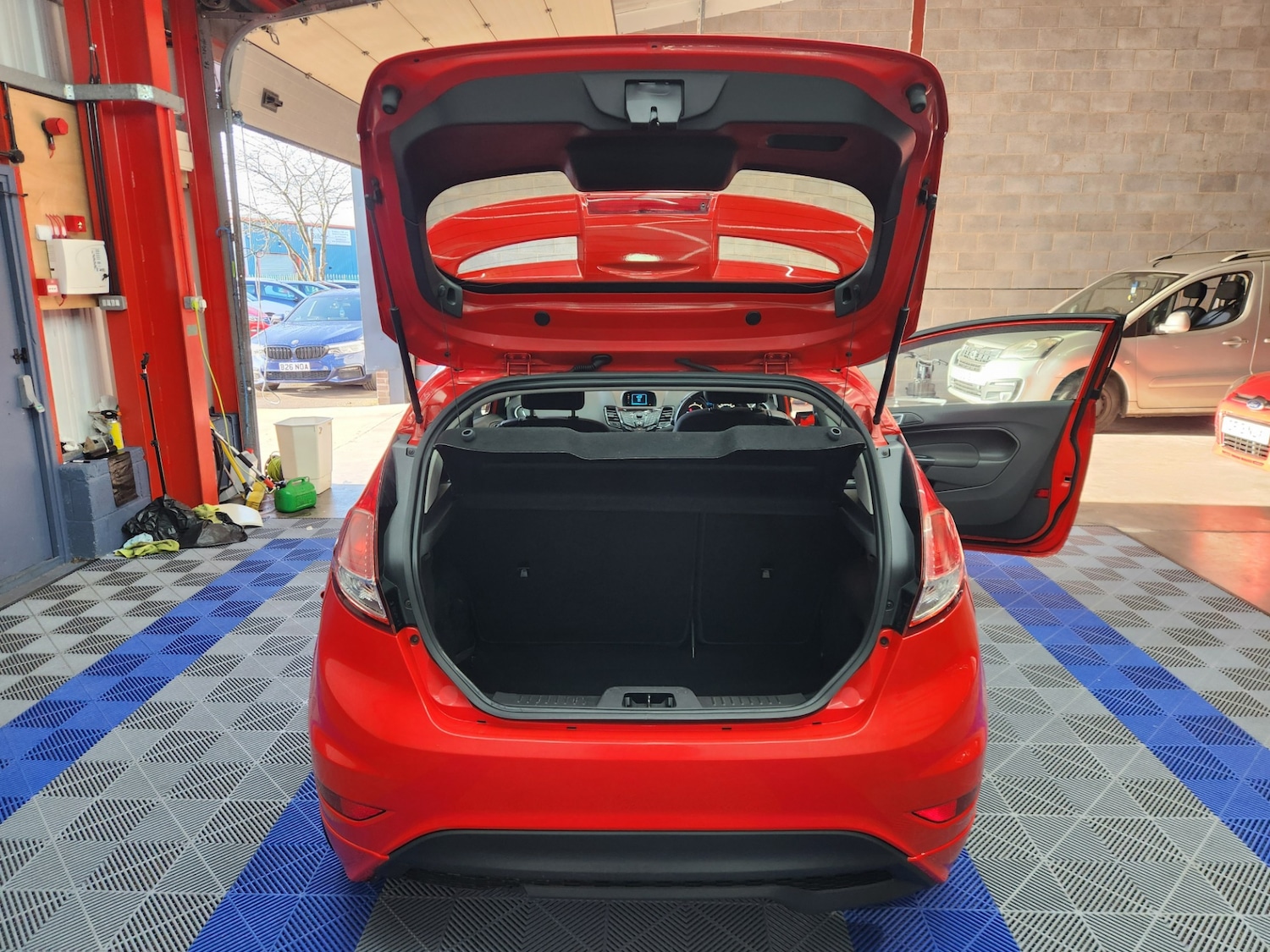 Used Ford Fiesta 2014 for sale - 77917799: Photo 24