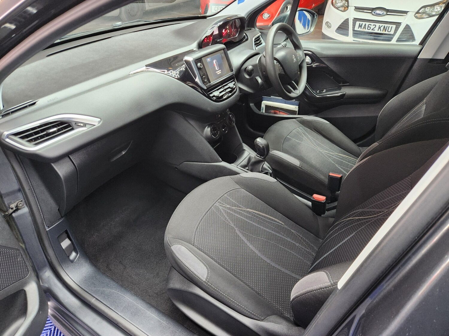 Used Peugeot 208 2014 for sale - 77947366: Photo 10