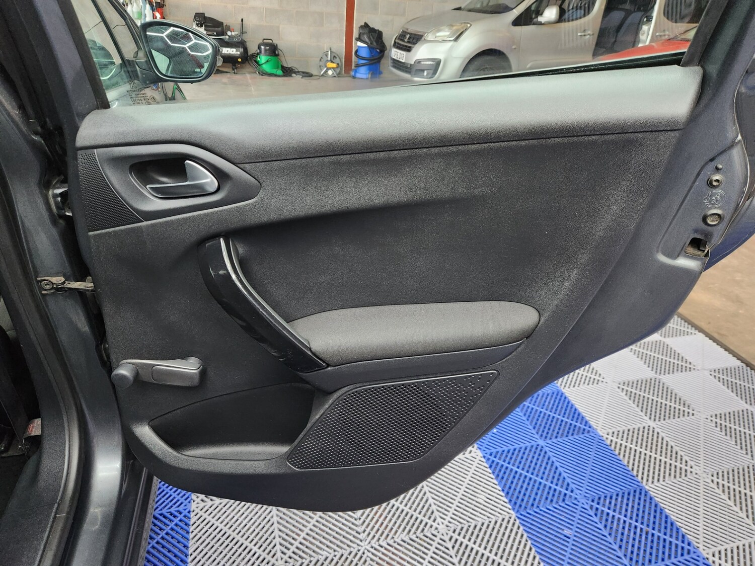 Used Peugeot 208 2014 for sale - 77947366: Photo 18