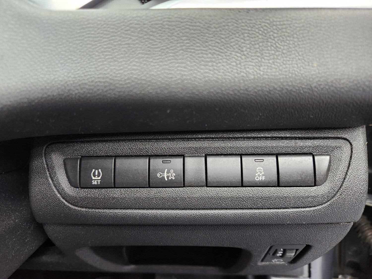 Used Peugeot 208 2014 for sale - 77947366: Photo 21