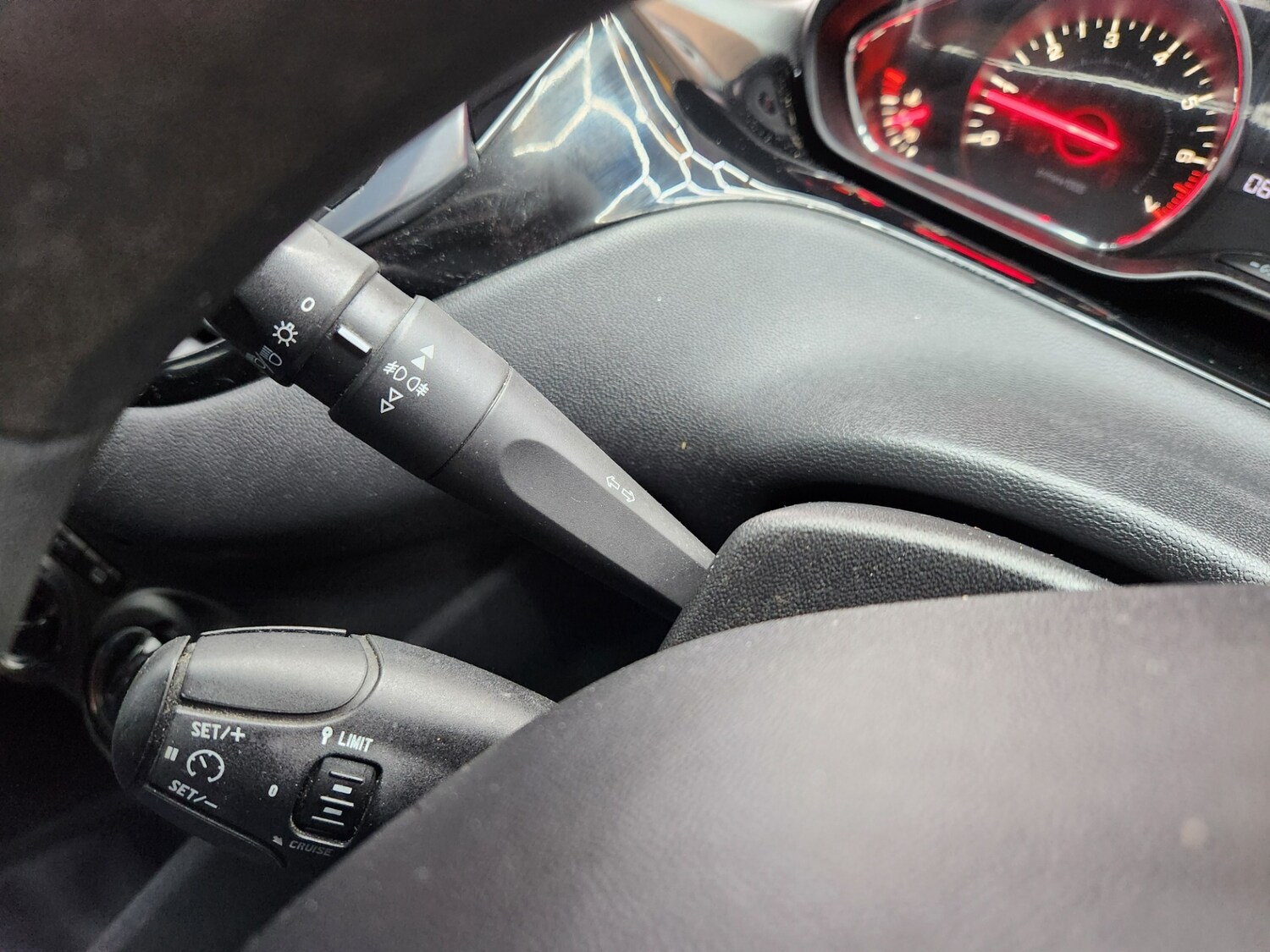 Used Peugeot 208 2014 for sale - 77947366: Photo 23