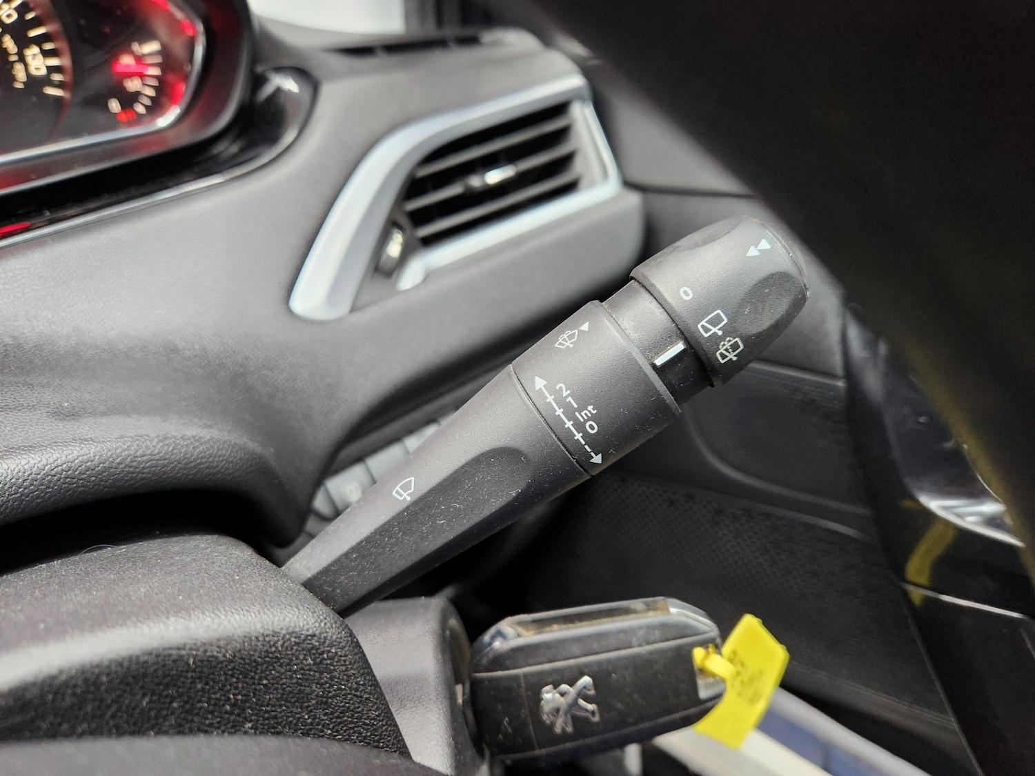 Used Peugeot 208 2014 for sale - 77947366: Photo 24