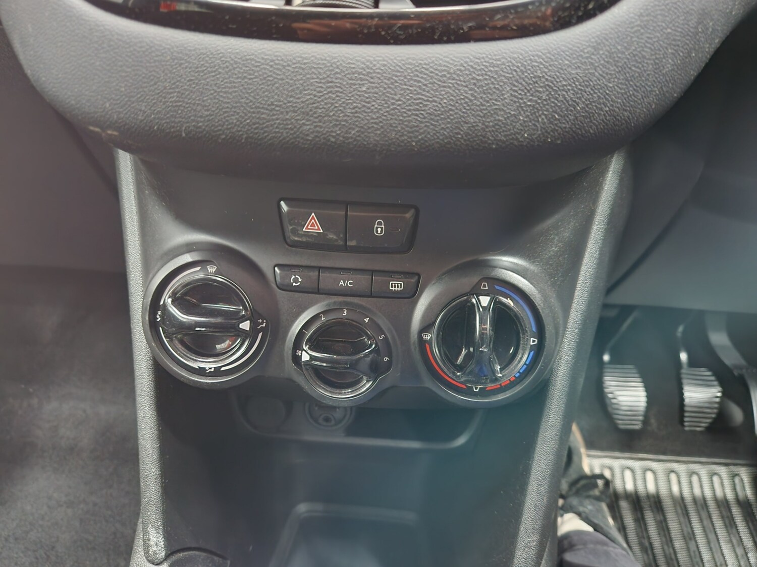 Used Peugeot 208 2014 for sale - 77947366: Photo 29