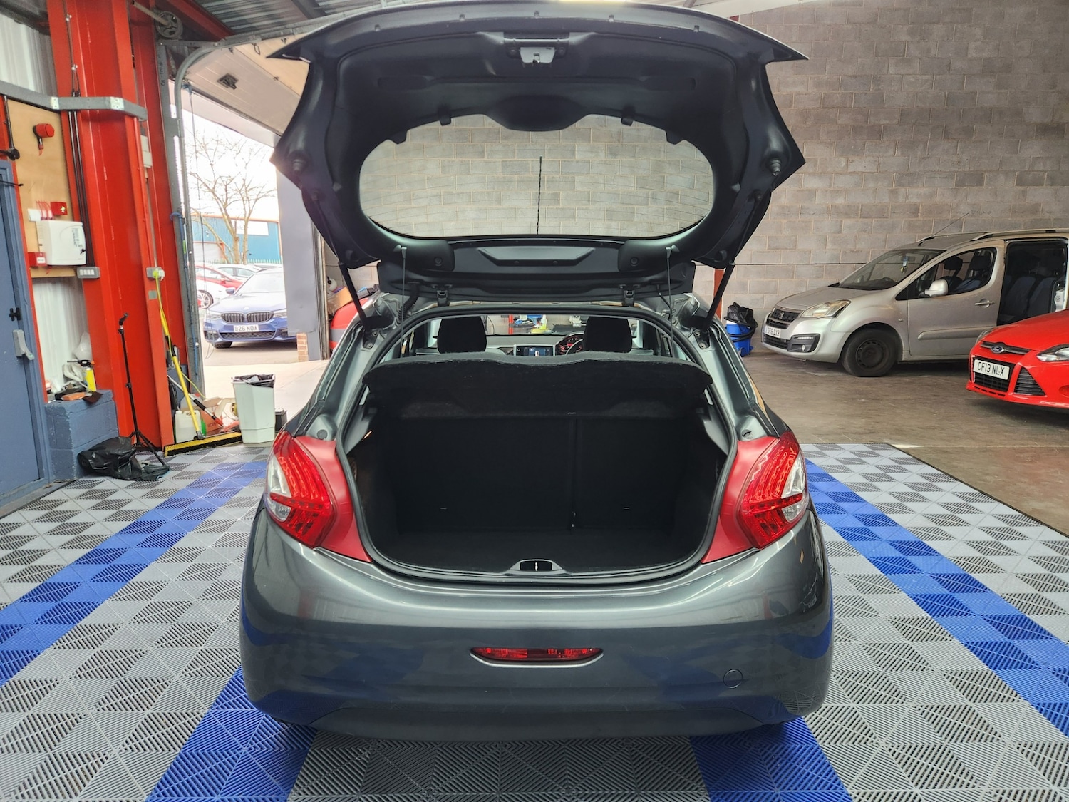 Used Peugeot 208 2014 for sale - 77947366: Photo 31