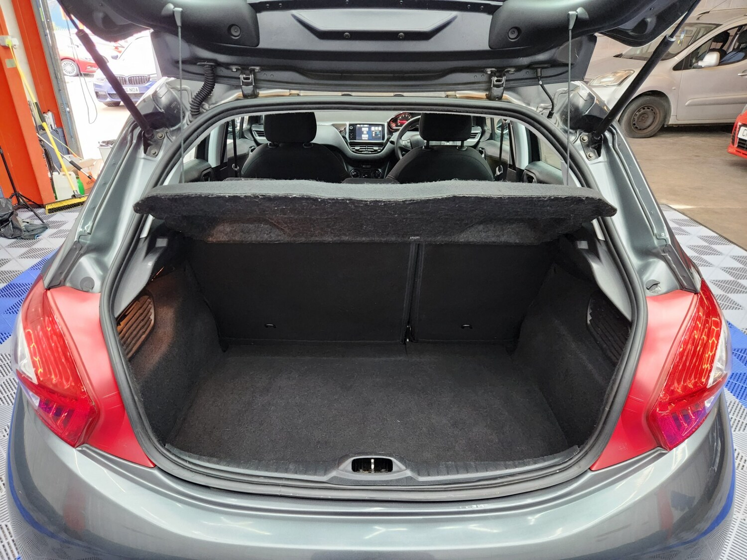 Used Peugeot 208 2014 for sale - 77947366: Photo 32