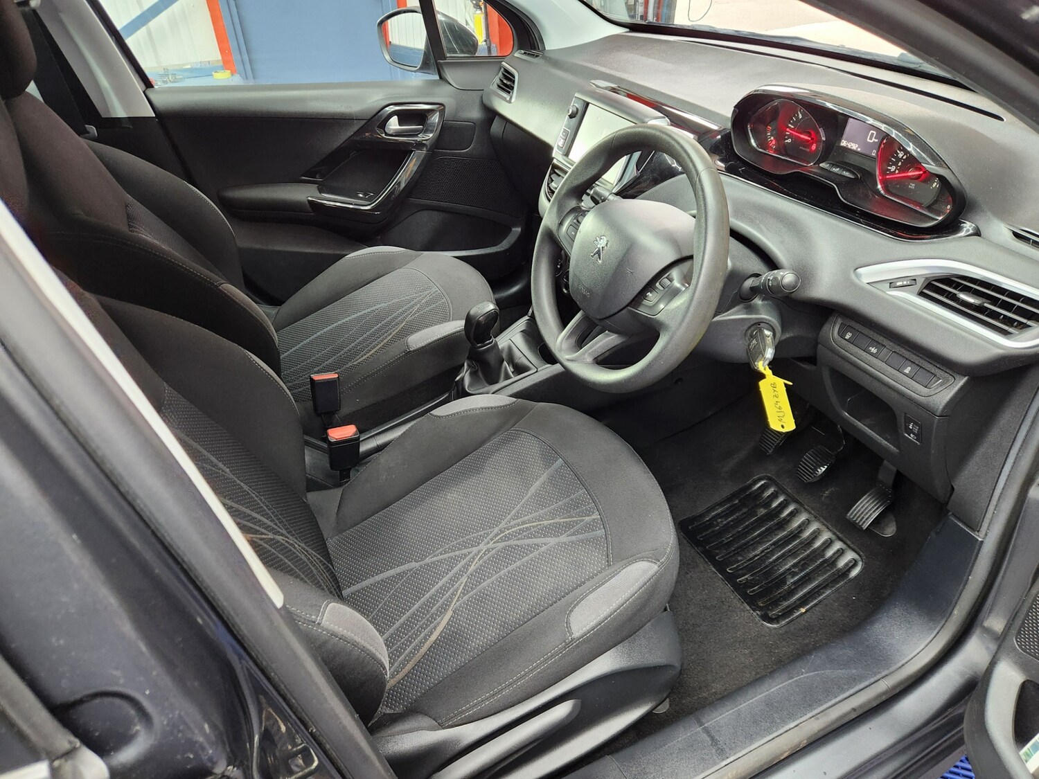 Used Peugeot 208 2014 for sale - 77947366: Photo 8