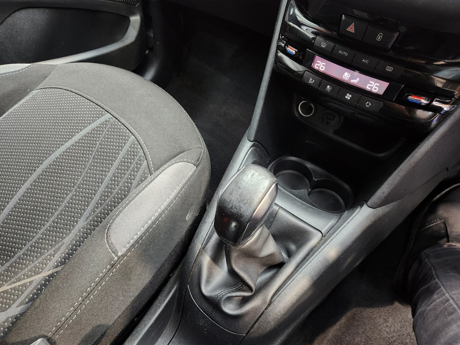 Used Peugeot 208 2013 for sale - 77715678: Photo 27