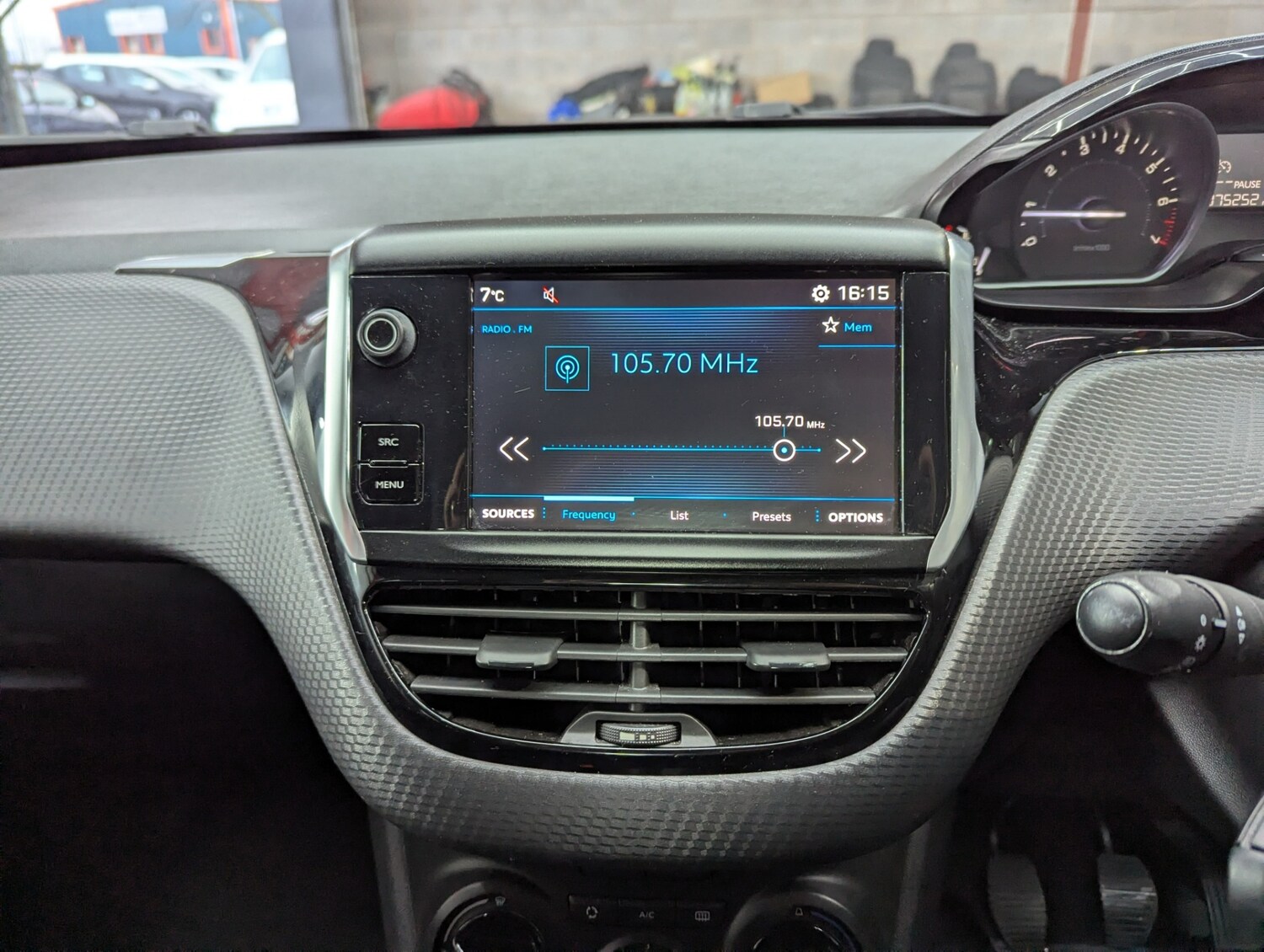 Used Peugeot 208 2017 for sale - 77371063: Photo 27