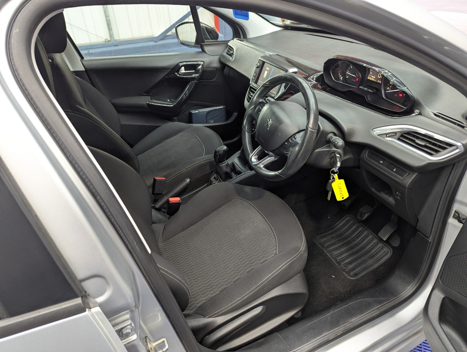 Used Peugeot 208 2017 for sale - 77371063: Photo 7