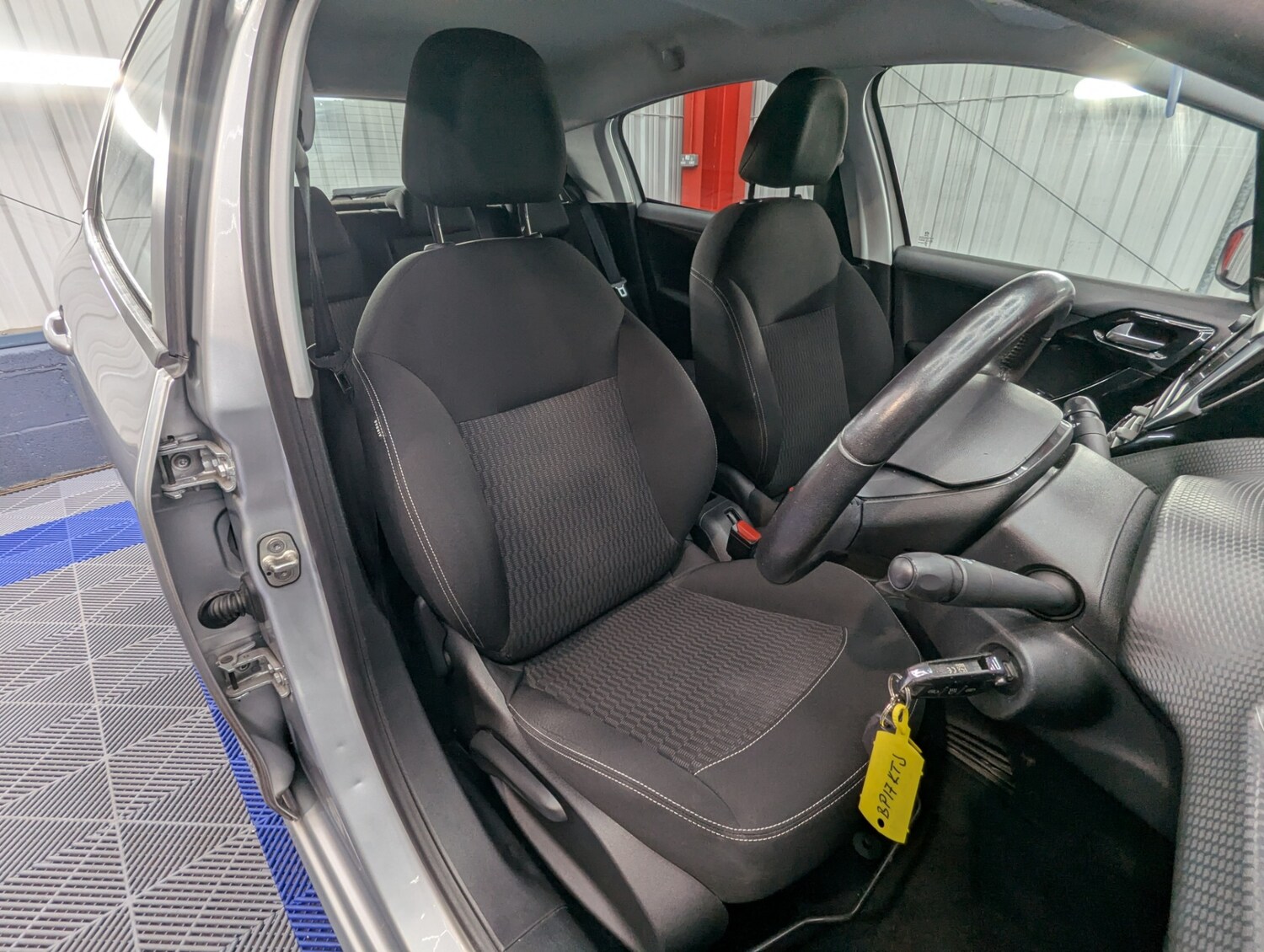 Used Peugeot 208 2017 for sale - 77371063: Photo 8