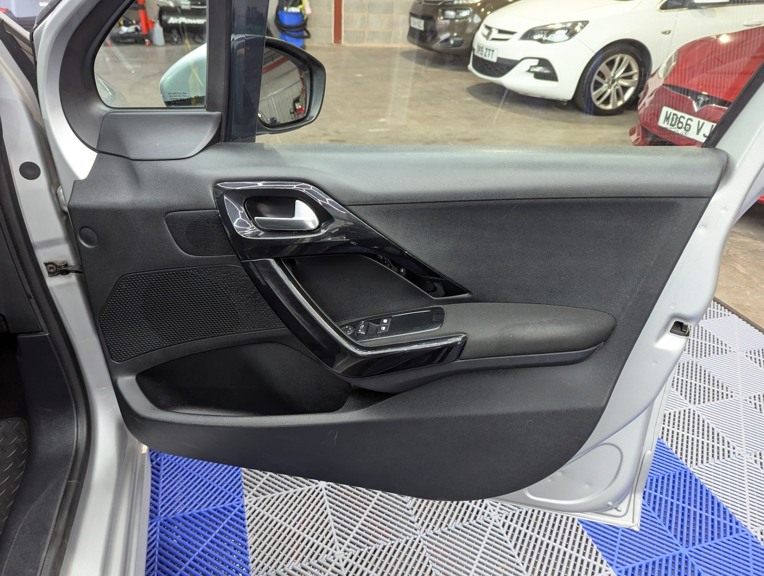 Used Peugeot 208 2015 for sale - 76807456: Photo 15