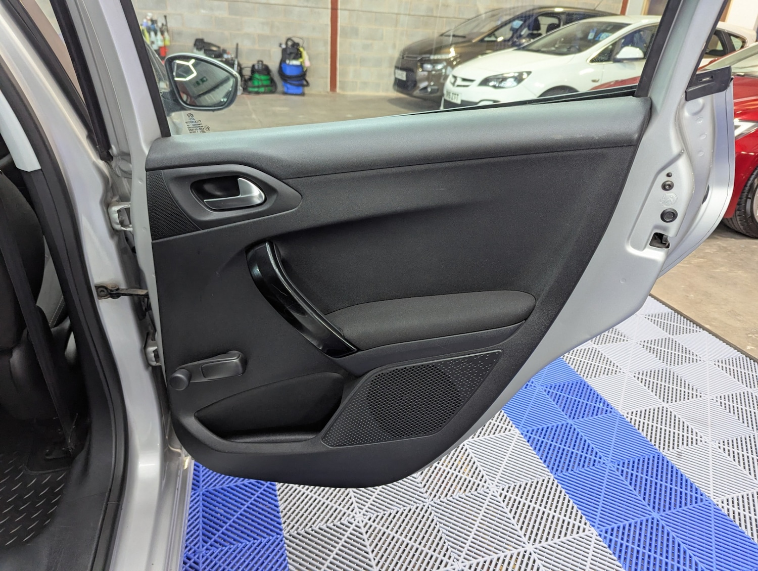 Used Peugeot 208 2015 for sale - 76807456: Photo 16