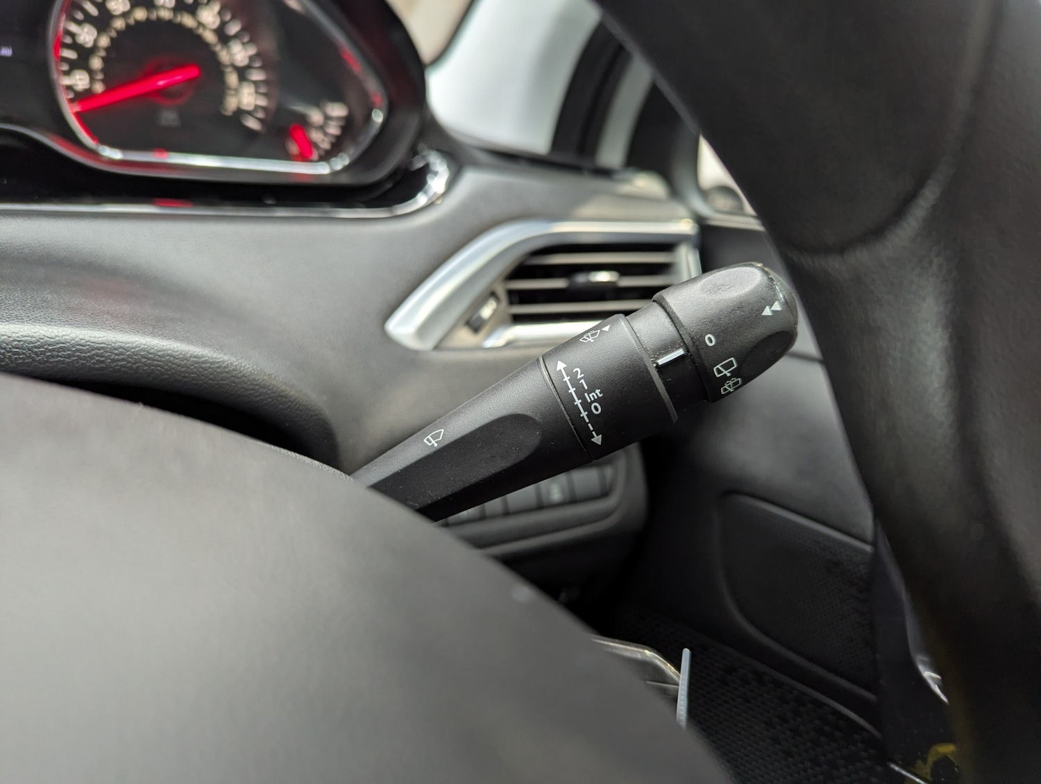 Used Peugeot 208 2015 for sale - 76807456: Photo 21