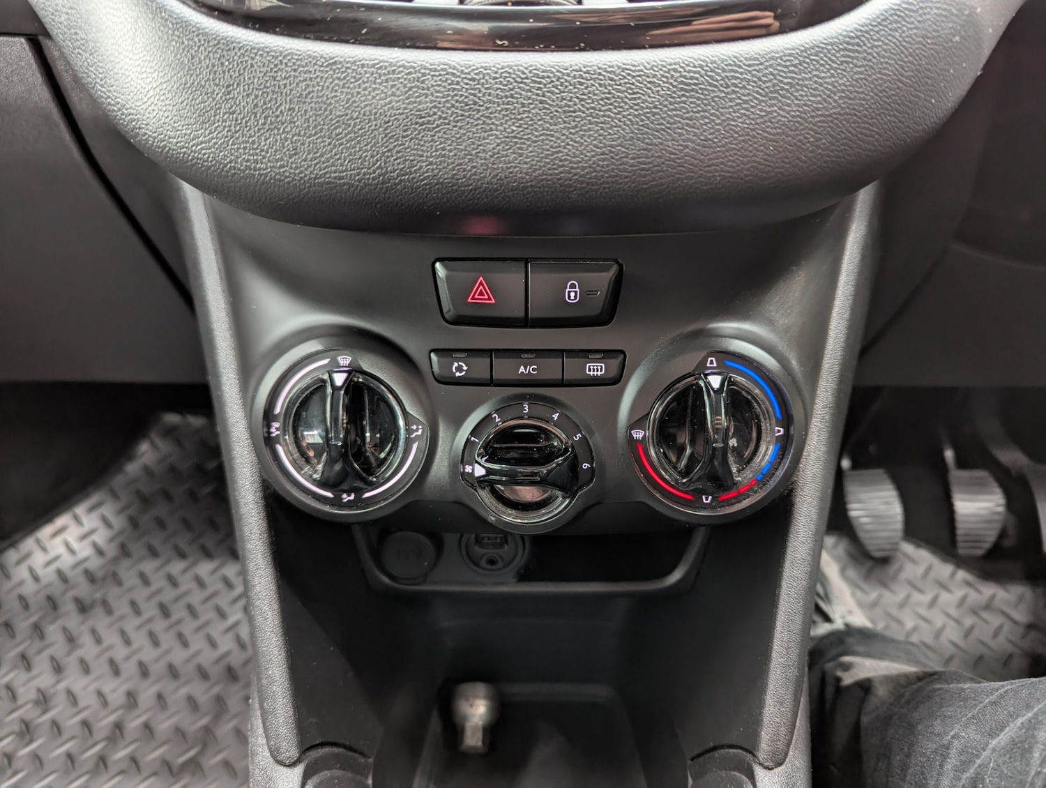 Used Peugeot 208 2015 for sale - 76807456: Photo 27