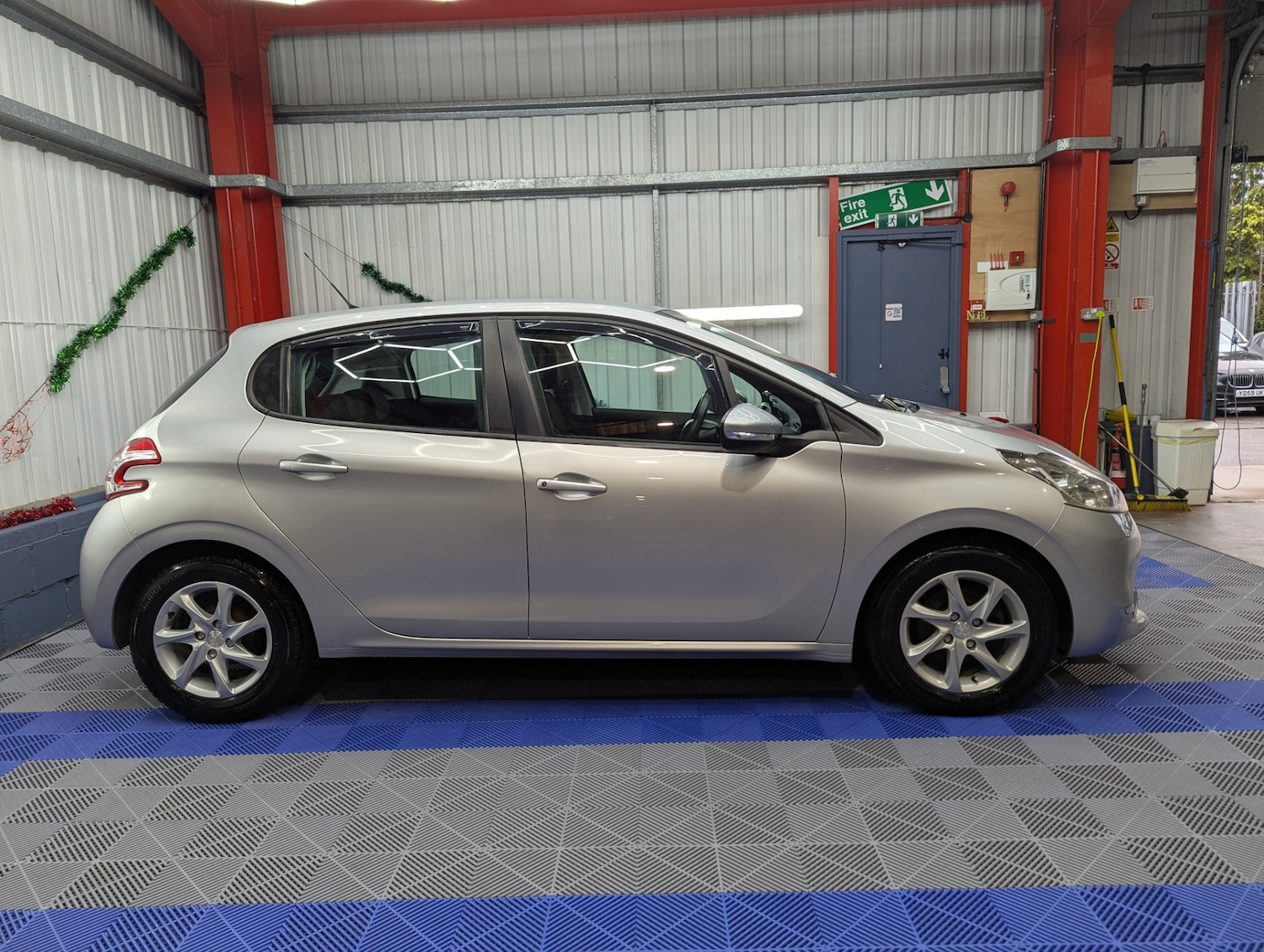 Used Peugeot 208 2015 for sale - 76807456: Photo 4