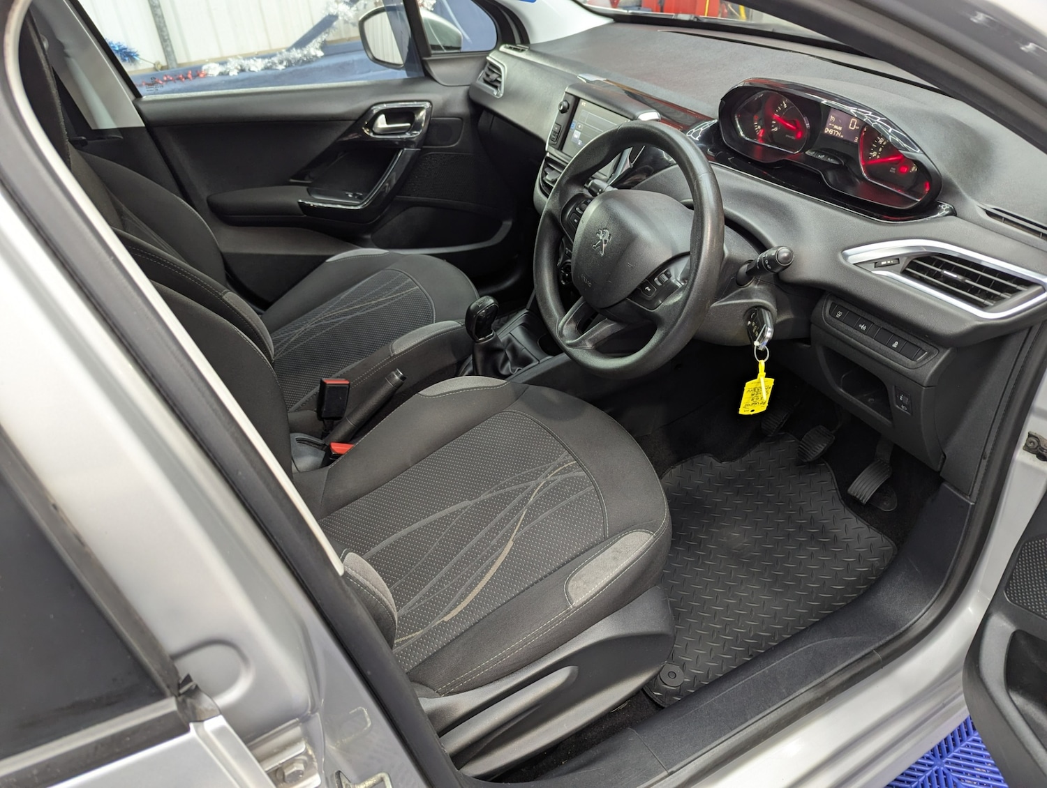 Used Peugeot 208 2015 for sale - 76807456: Photo 6