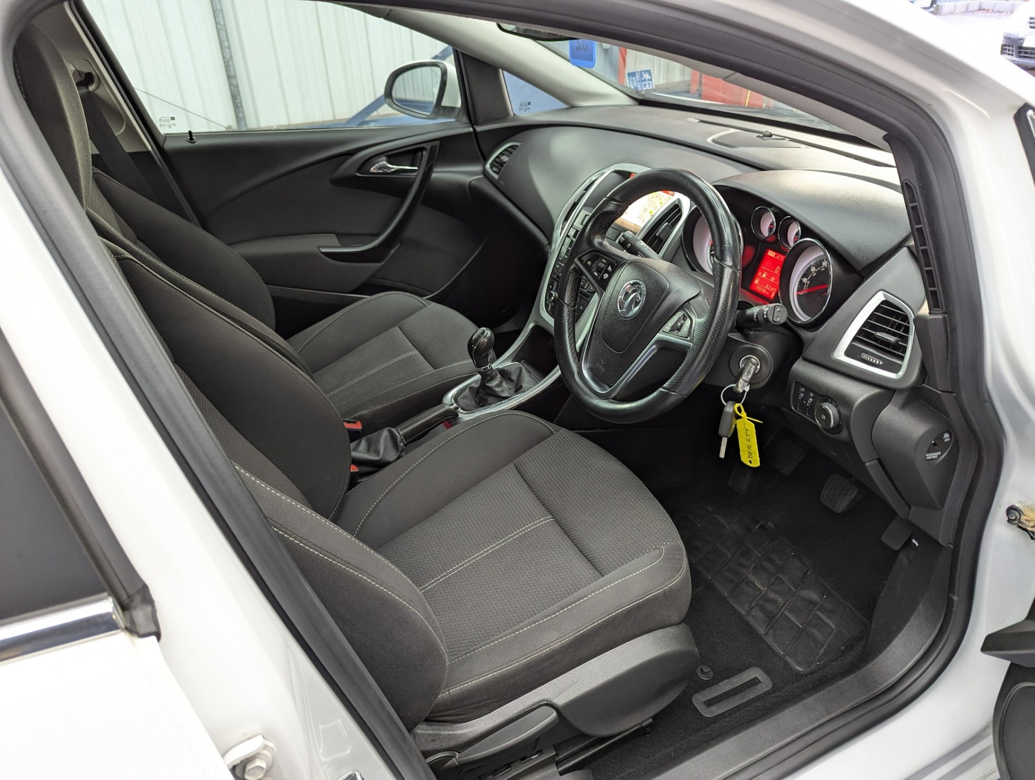 Used Vauxhall Astra 2015 for sale - 76565253: Photo 4