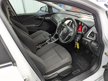 Used Vauxhall Astra 2015 for sale - 76565253: Photo