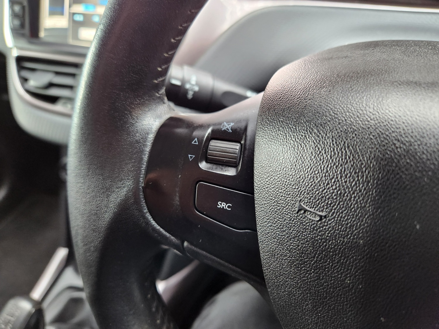 Used Peugeot 2008 2014 for sale - 77558471: Photo 10