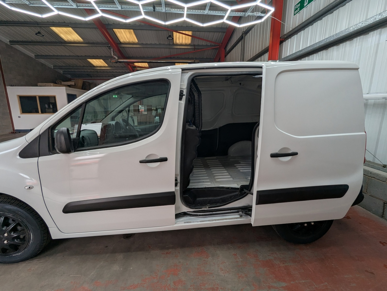 Used Peugeot Partner 2014 for sale - 76467961: Photo 17