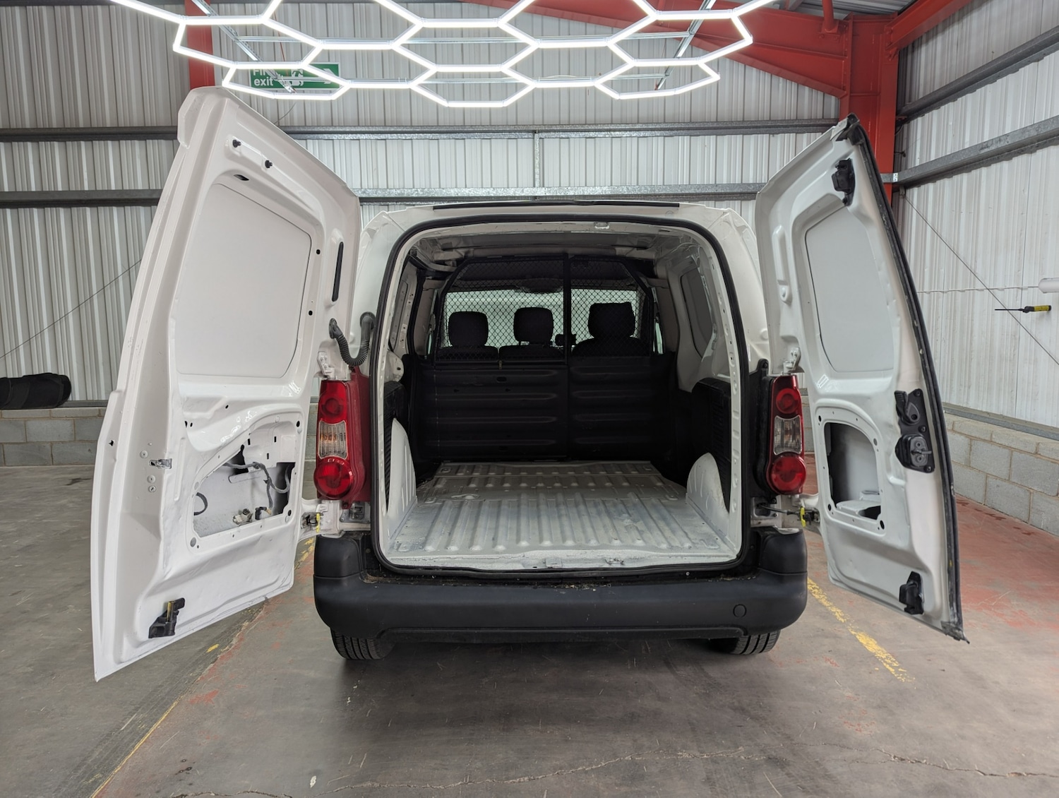 Used Peugeot Partner 2014 for sale - 76467961: Photo 25