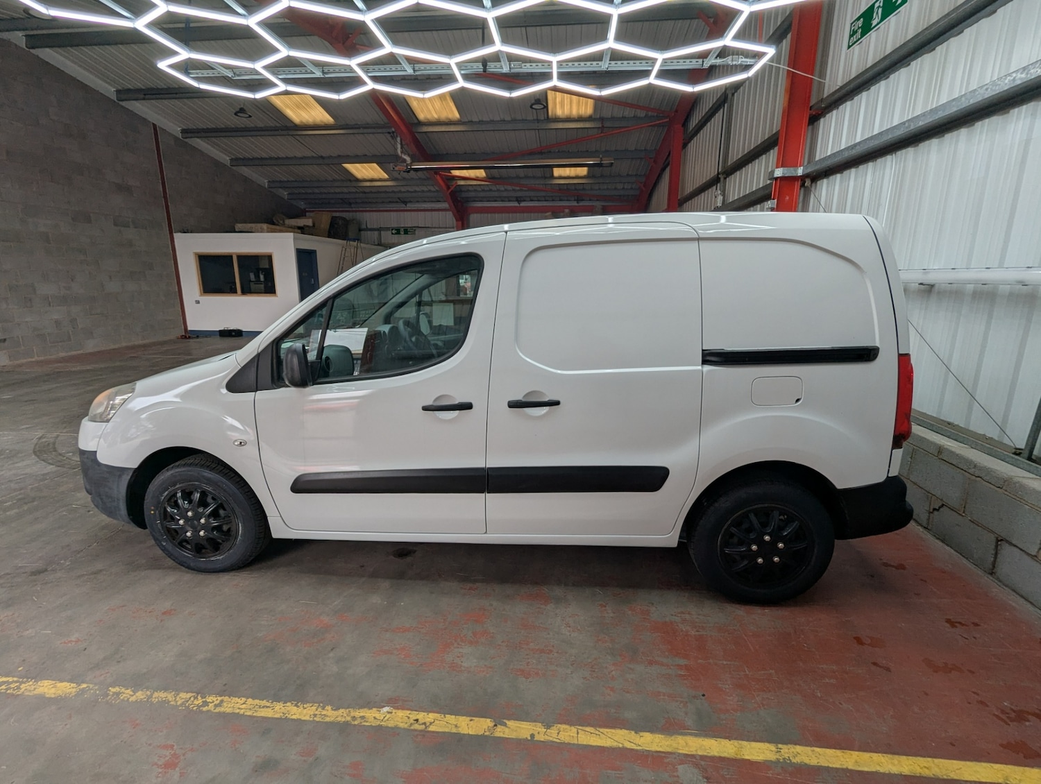 Used Peugeot Partner 2014 for sale - 76467961: Photo 6